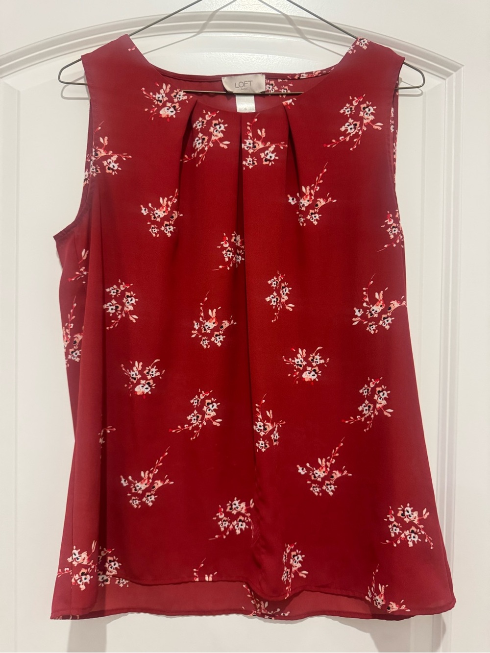 LOFT Women's Red Floral Sleeveless Pleated Blouse